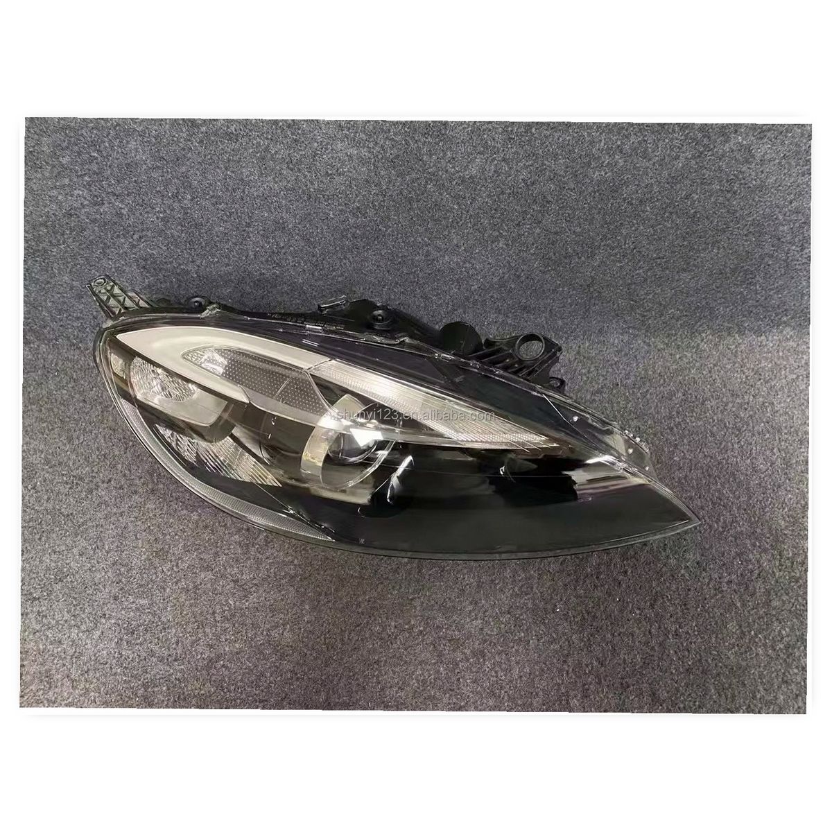 Original Left & Right Headlight Assemblies for Volvo V40 (2013-2016) Hernia-style Front Lamp image 4