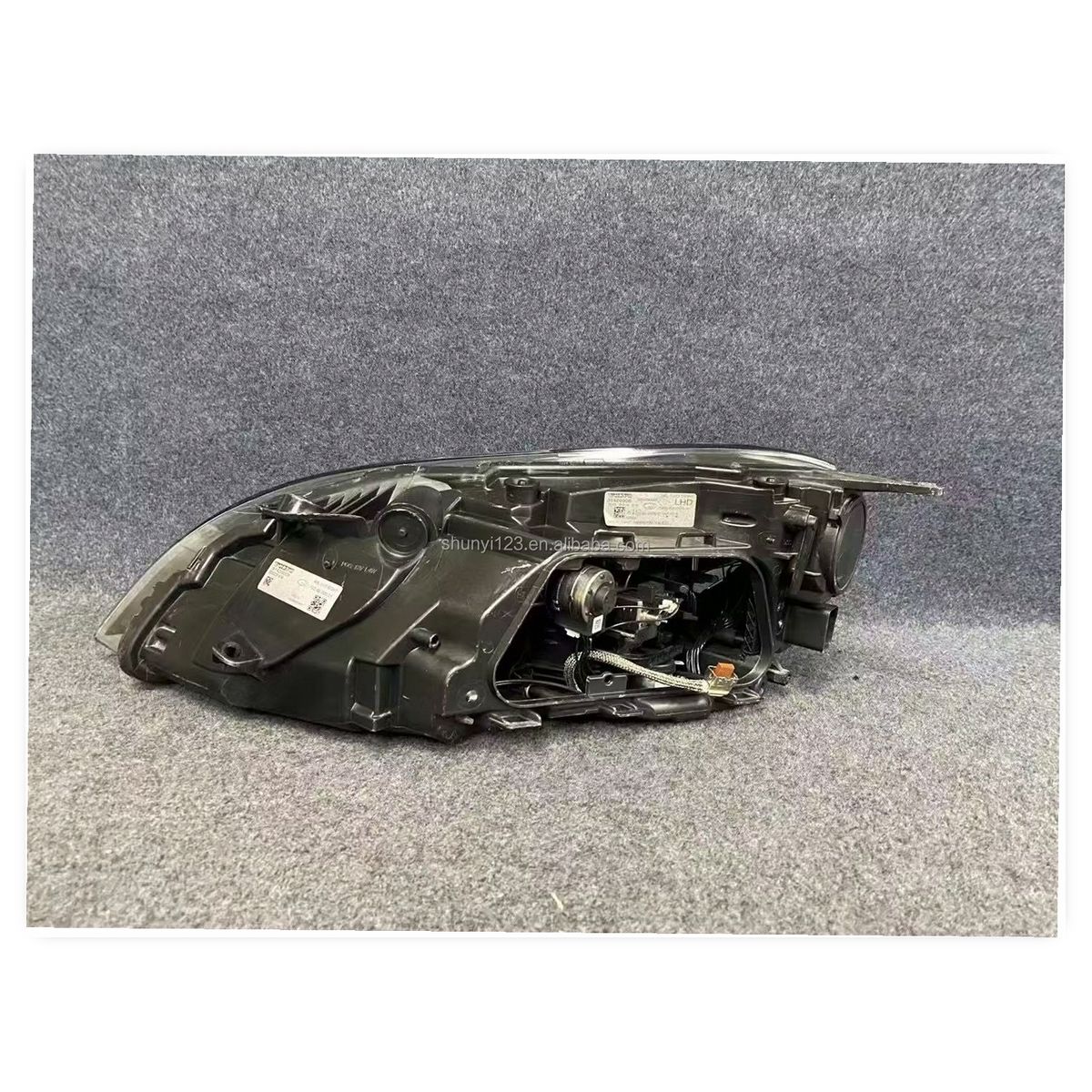 Original Left & Right Headlight Assemblies for Volvo V40 (2013-2016) Hernia-style Front Lamp image 5